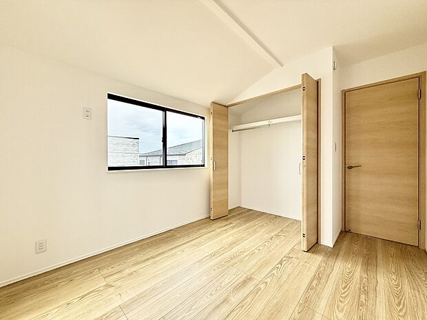 【リビング以外の居室】16号棟  ■落ち着いた雰囲気のお部屋で心が安らぐ空間