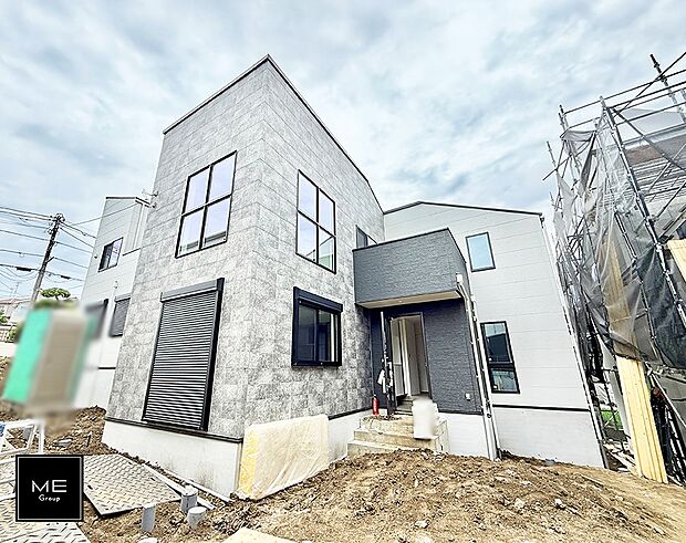 【現地外観写真】2号棟  ■暮らしを彩る充実した設備仕様が備わった住まい