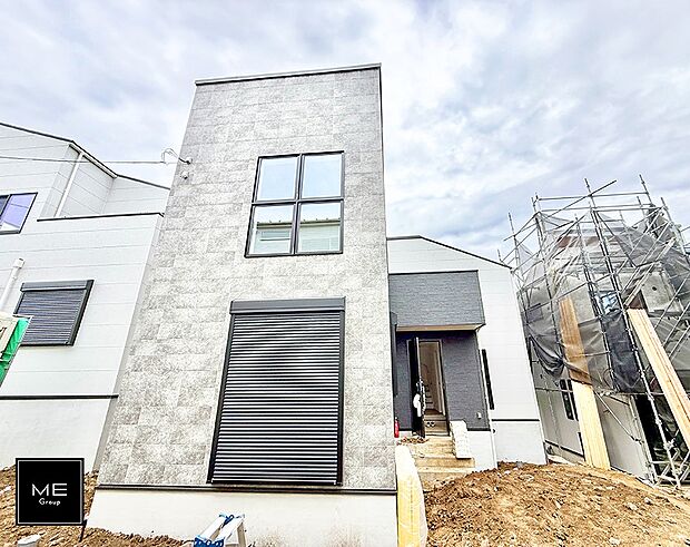 【現地外観写真】2号棟  ■暮らしを彩る充実した設備仕様が備わった住まい
