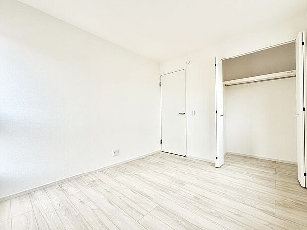【リビング以外の居室】1号棟  ■落ち着いた色合いのお部屋で穏やかな時間を楽しめます