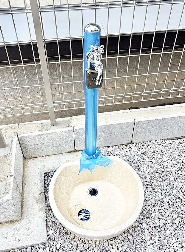 【その他現地】1号棟  ■ガーデニングや洗車などの際に大活躍な屋外立水栓  