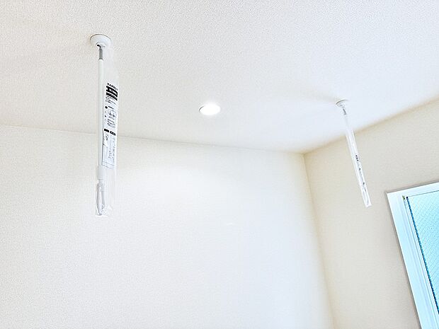 【室内物干し】■いつでも洗濯物を干せ、自分の好きなタイミングで洗濯物を取り込めます。
