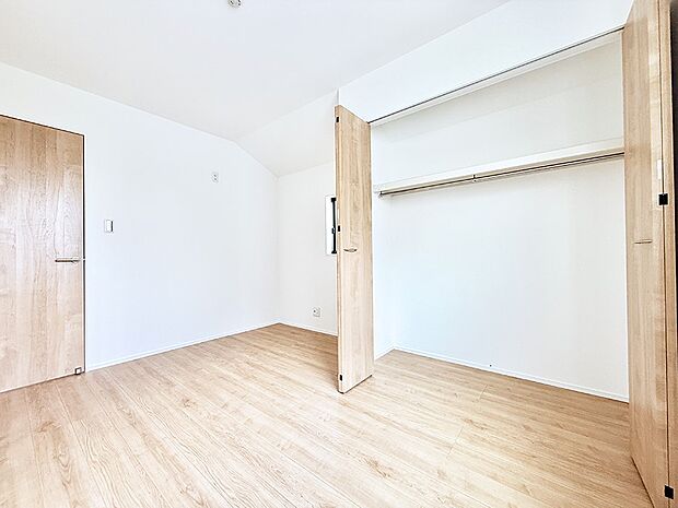【リビング以外の居室】1号棟  ■落ち着いた雰囲気のお部屋で心が安らぐ空間