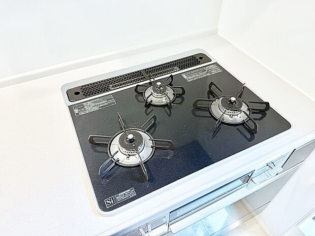 【3口ガスコンロ】■３口コンロのシステムキッチンで料理の手順もスムーズに