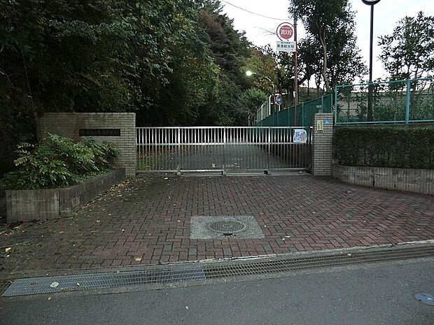 横浜市立大道中学校(約1,160m・徒歩15分)