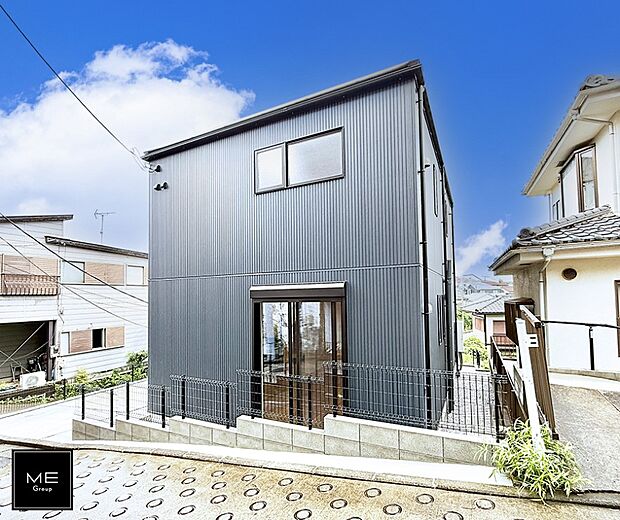 【現地外観写真】■暮らしを彩る充実した設備仕様が備わった住まい