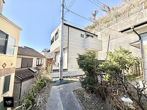 【現地外観写真】1号棟 ■家族の笑顔があふれる、心安らぐ住まいです