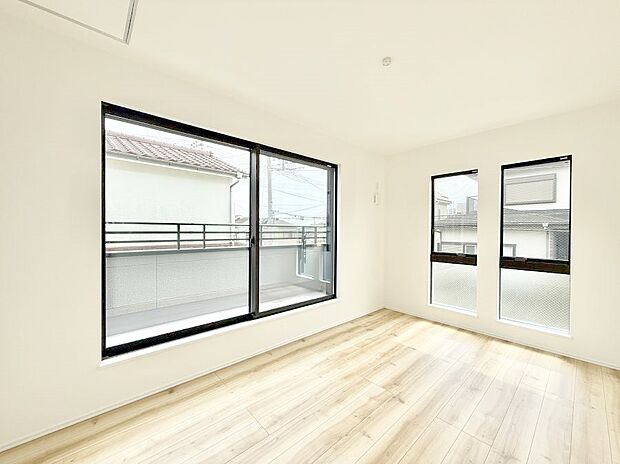 【リビング以外の居室】1号棟  ■落ち着いた色合いのお部屋で穏やかな時間を楽しめます