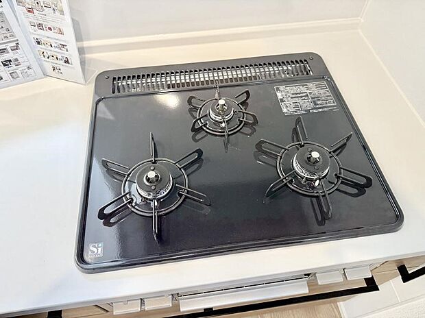 【3口ガスコンロ】■一度に多くの料理ができ便利で効率的