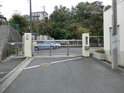 横浜市立西柴小学校 1090m(14分)