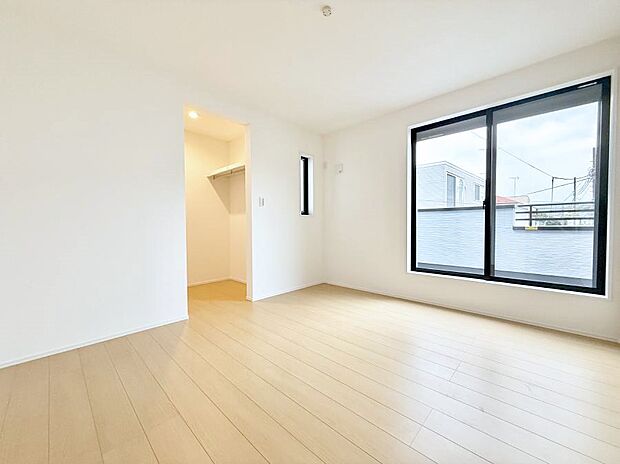 【リビング以外の居室】1号棟 ■シンプルで使いやすい空間がスッキリ感じられます
