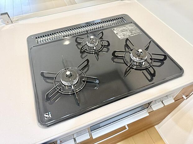 【3口ガスコンロ】■一度に多くの料理ができ便利で効率的