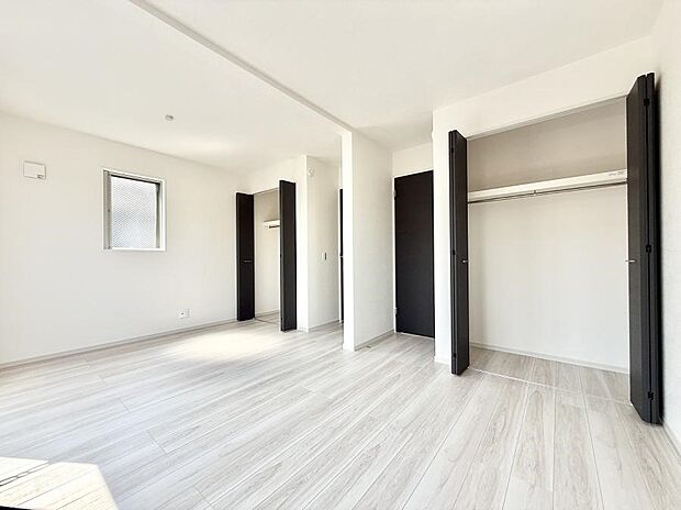 【リビング以外の居室】1号棟  ■落ち着いた色合いのお部屋で穏やかな時間を楽しめます