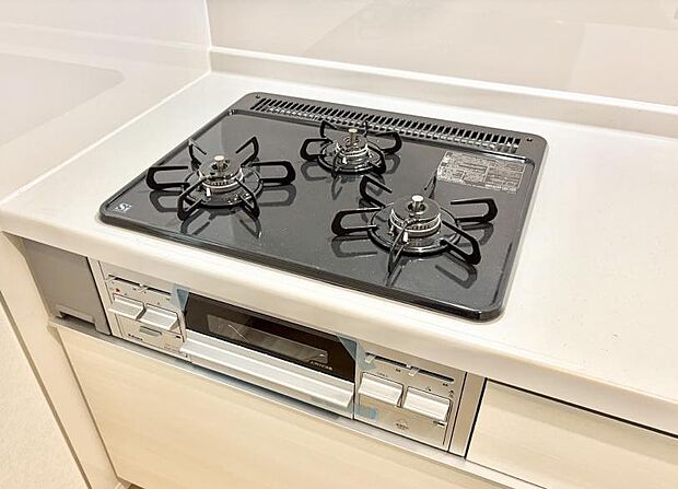 【3口ガスコンロ】■一度に多くの料理ができ便利で効率的