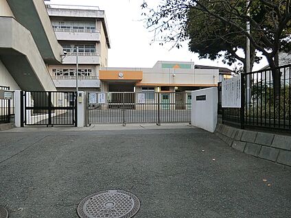 横浜市立高舟台小学校 550m(7分)