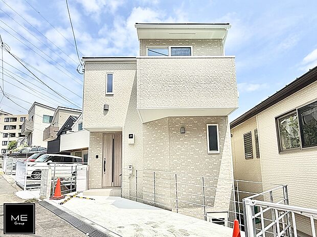 【現地外観写真】1号棟 ■家族みんなが笑顔で過ごせる、安心感のある住まい