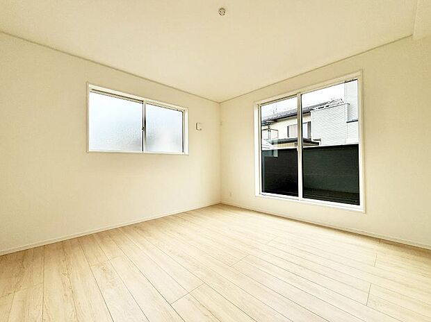 【リビング以外の居室】2号棟 ■落ち着いた色合いのお部屋で穏やかな時間を楽しめます