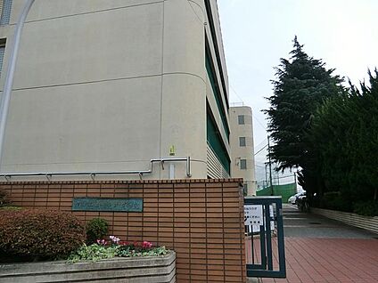 横浜市立平楽中学校 260m(4分)