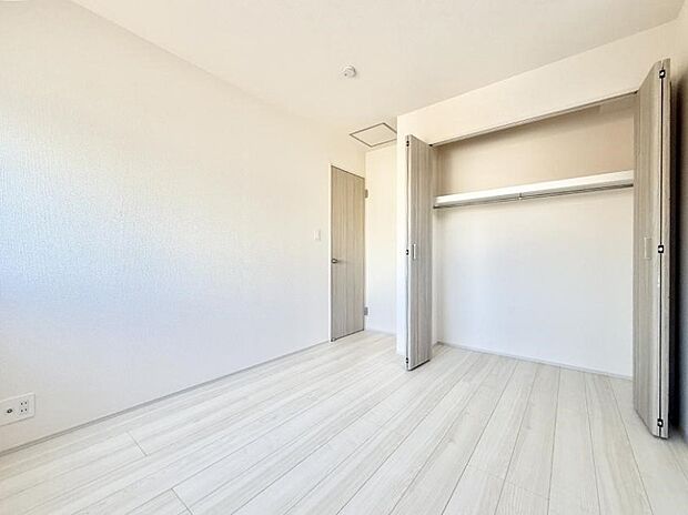 【リビング以外の居室】1号棟 ■シンプルで使いやすい空間がスッキリ感じられます