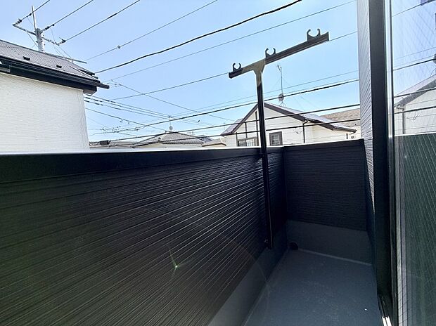 【バルコニー】1号棟 ■ 季節の移ろいを感じられる開放的な空間です
