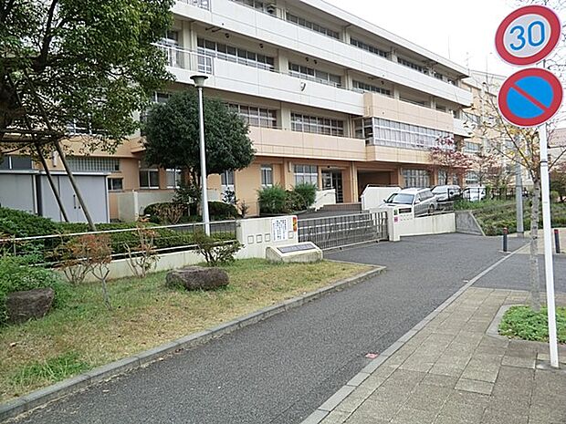 横浜市立十日市場中学校(約900m・徒歩12分)