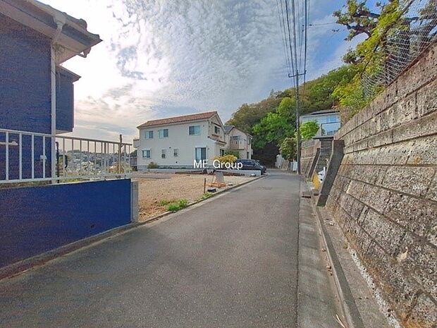 【前面道路含む現地写真】家族とのお出かけが楽しくなる環境です