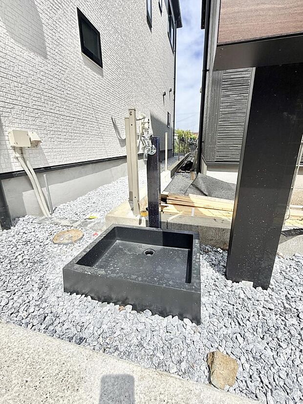 【現地外観写真】2号棟 ■家族の未来を優しく包み込む新しい住まい