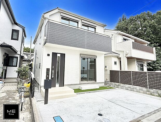 【現地外観写真】A号棟  ■暮らしを彩る充実した設備仕様が備わった住まい