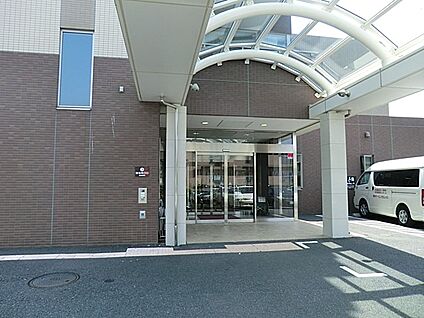 医療法人社団 鴨居病院 3300m(42分)