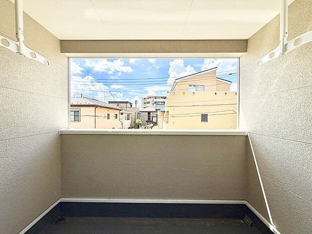 【バルコニー】1号棟 ■ 季節の移ろいを感じられる開放的な空間です