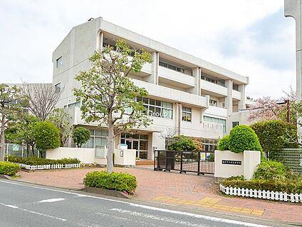 藤沢市立羽鳥中学校 360m(5分)