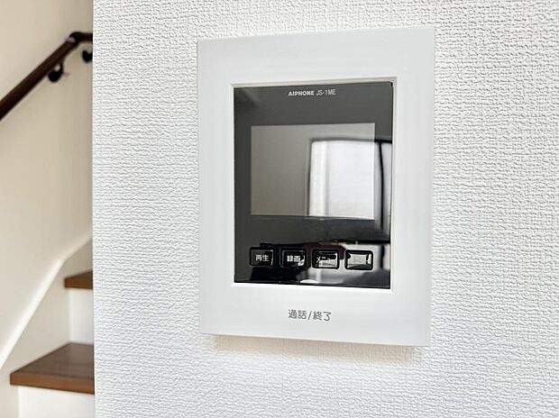 【TVモニター付インターフォン】■訪問者を確認できて安心感が増します