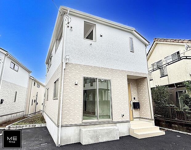 【現地外観写真】7号棟 ■暮らしを彩る充実した設備仕様が備わった住まい