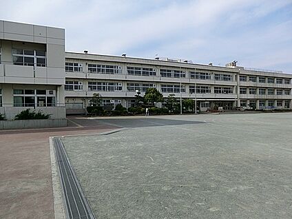 伊勢原市立比々多小学校 1100m(14分)