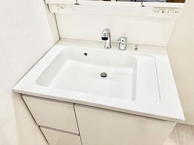 【ハンドシャワー付洗面台】■手洗いや顔を洗う時も快適に使える便利なシャワー