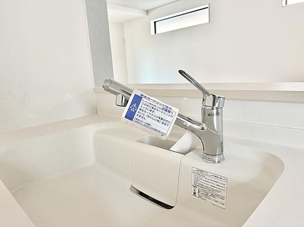 【浄水器】■清潔でおいしい水を手軽に供給してくれます