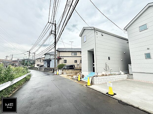 【前面道路含む現地写真】■優雅なラインが、毎日を引き立てます