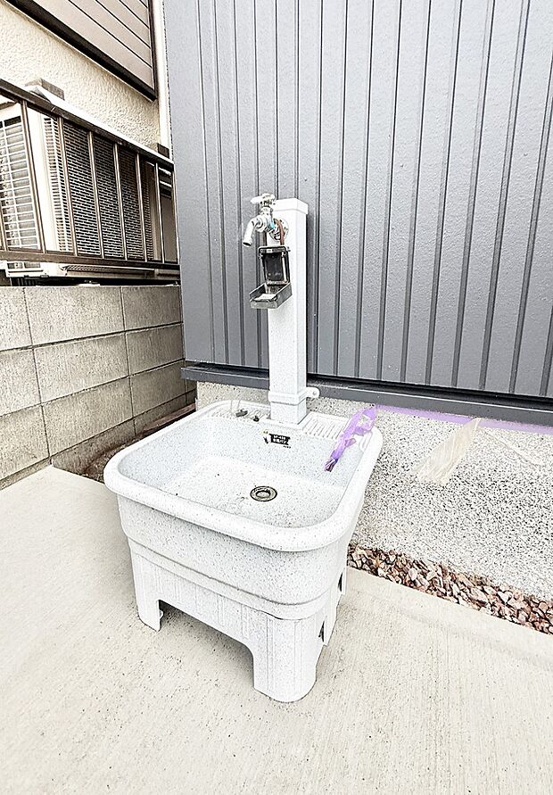 【その他現地】1号棟 ■ガーデニングや洗車などの際に大活躍な屋外立水栓