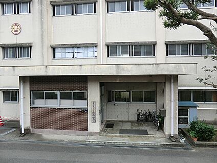 横浜市立富岡小学校 800m(10分)
