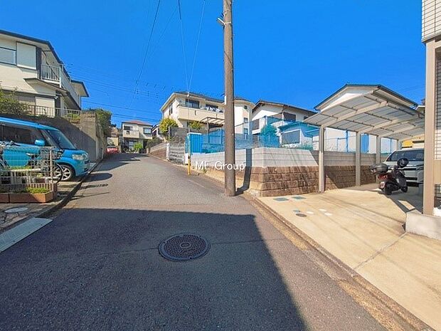 【前面道路含む現地写真】■家族とのお出かけが楽しくなる環境です