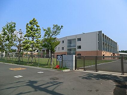 藤沢市立六会中学校 650m(9分)
