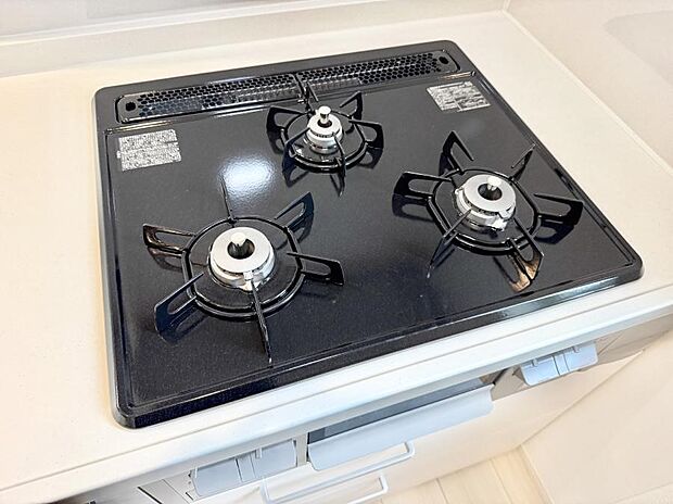 【3口ガスコンロ】■一度に多くの料理ができ便利で効率的