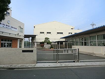 横浜市立泉が丘中学校 550m(7分)