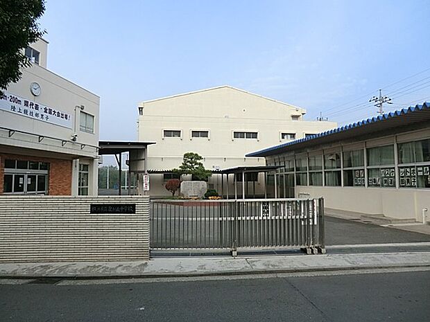 横浜市立泉が丘中学校(約550m・徒歩7分)