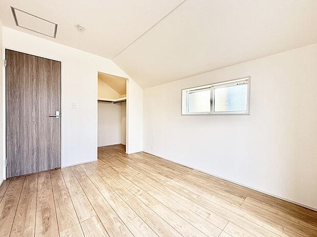 【リビング以外の居室】1号棟 ■落ち着いた雰囲気のお部屋で心が安らぐ空間