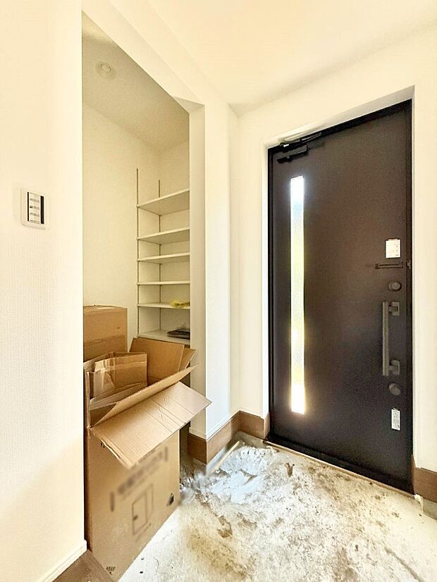 【玄関】1号棟 ■ シンプルで美しく、快適な暮らしの入り口