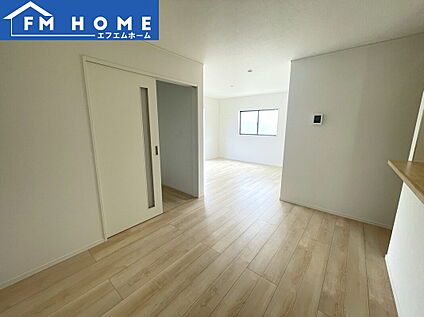 ■4号棟・リビング写真■