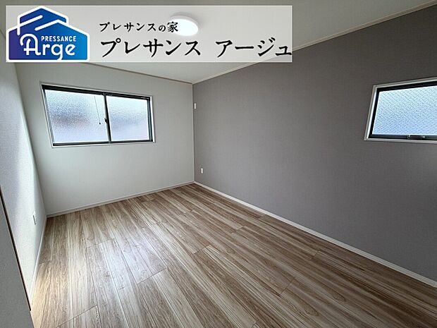 【2号地/主寝室】ウォークインクロゼットのある約7帖の洋室は主寝室にもピッタリです。/2026年9月撮影