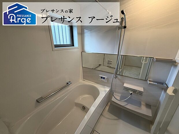 【2号地/浴室】快適性はもちろん、節水・断熱性を追求したシステムバスを採用しています。日々のお手入れもしやすい仕様です。/2026年9月撮影