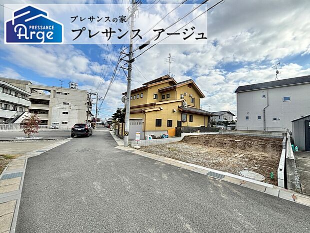 【現地写真】洗面横にランドリースペースを設けました。 天候や時間に左右されずお洗濯ができます。来客時でも生活感を隠せます。/2025年12月撮影